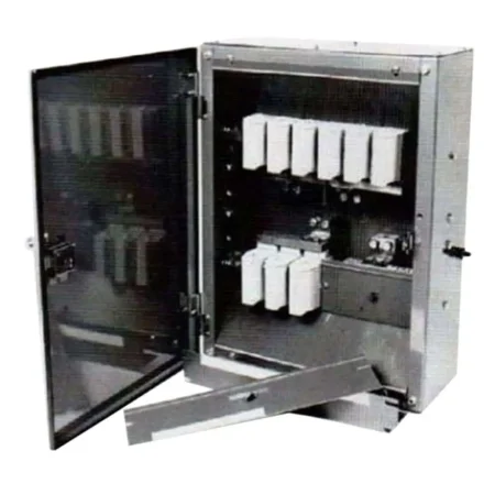 ryefield tp23ahs 100 23 way 100a three phase distribution board 2.webp